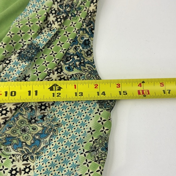 STYLE & Co  Green patterned v-neck sleeveless top - Picture 5 of 9